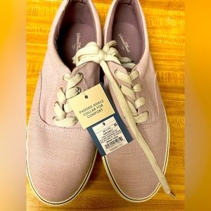 New Universal tread woman shoes